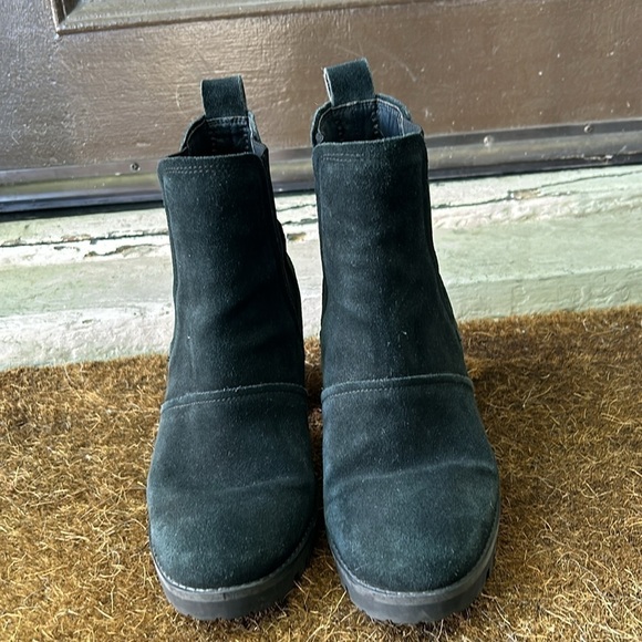 UGG Hazel Waterproof Chelsea Ankle Boots Black Size 8.5 Lightly Used - Picture 3 of 10